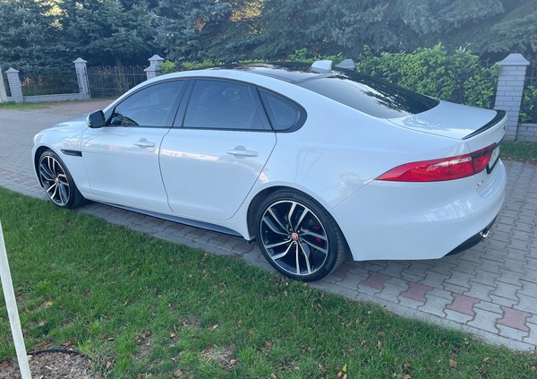 Jaguar XF cena 94000 przebieg: 131000, rok produkcji 2016 z Szlichtyngowa małe 92